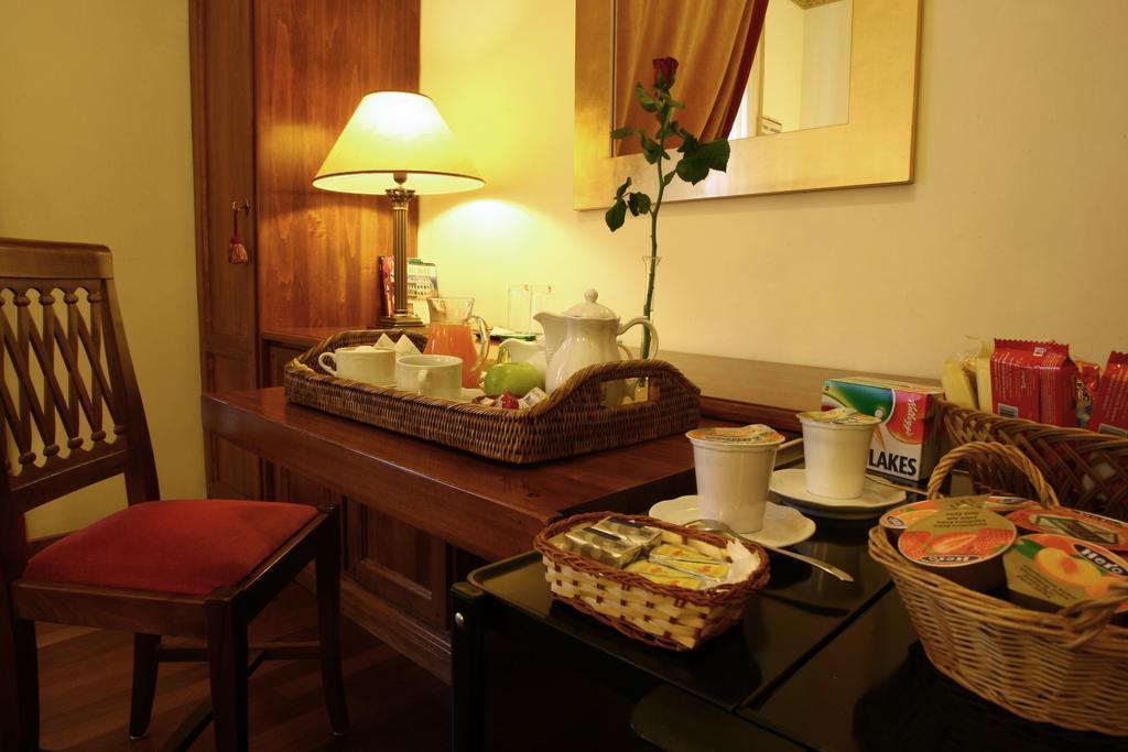 Al Colonnato Di San Pietro Bed & Breakfast Rome Exterior photo