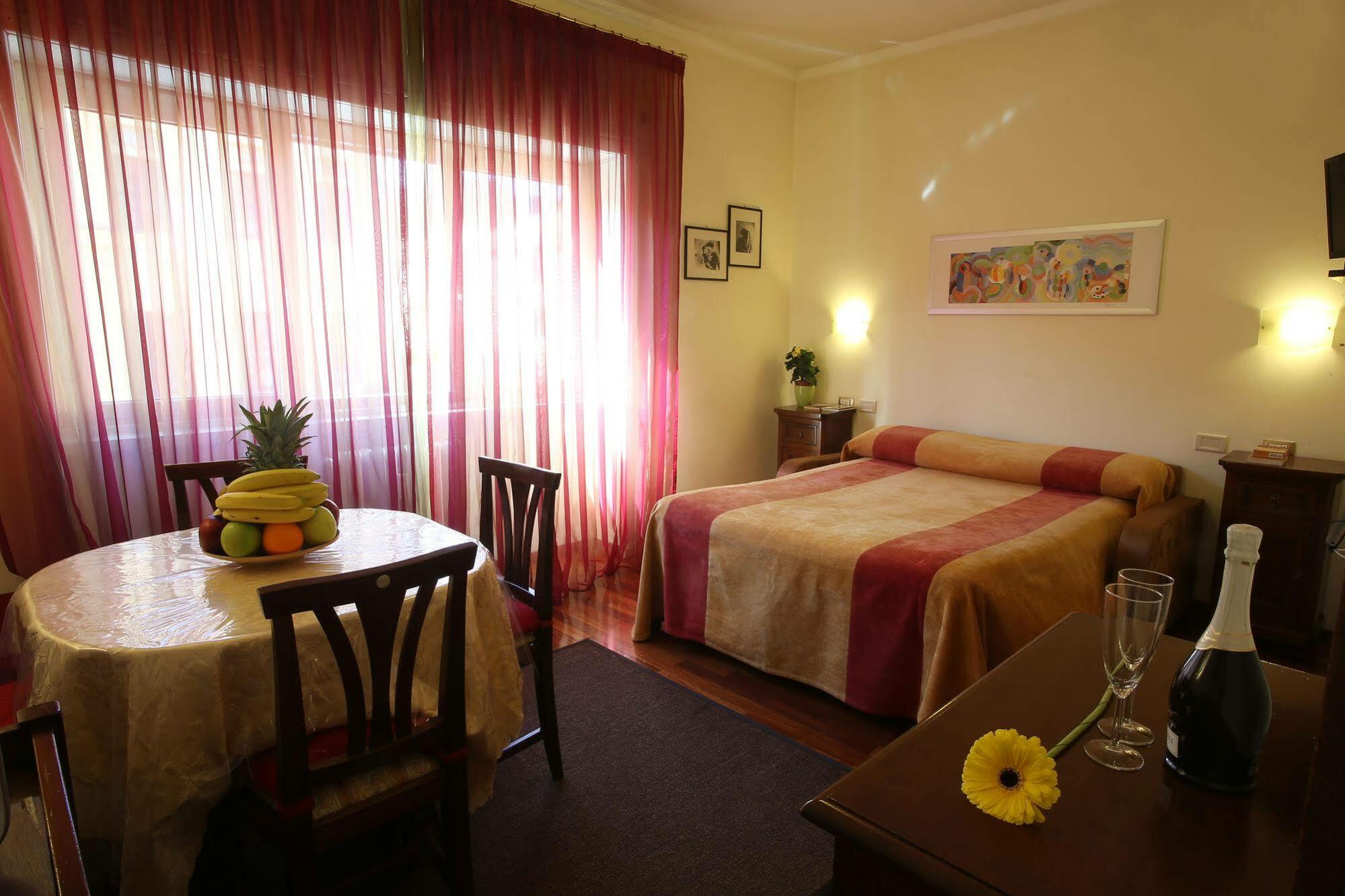 Al Colonnato Di San Pietro Bed & Breakfast Rome Exterior photo